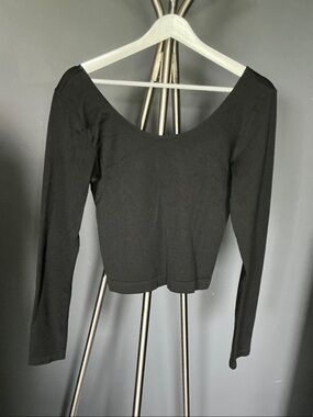 wild fable Black Long-Sleeve Scoop Neck Top